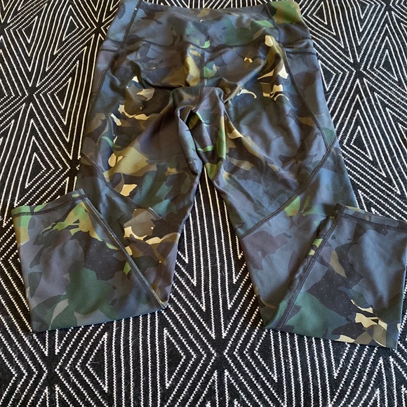 Old Navy Active Leggings - Picture 5 of 7